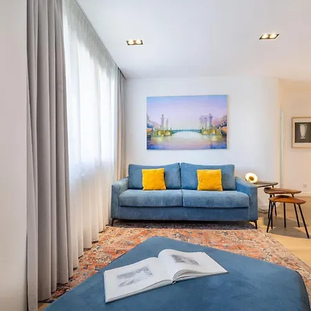 Atelier Apartment *