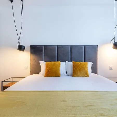 Atelier Apartment *
